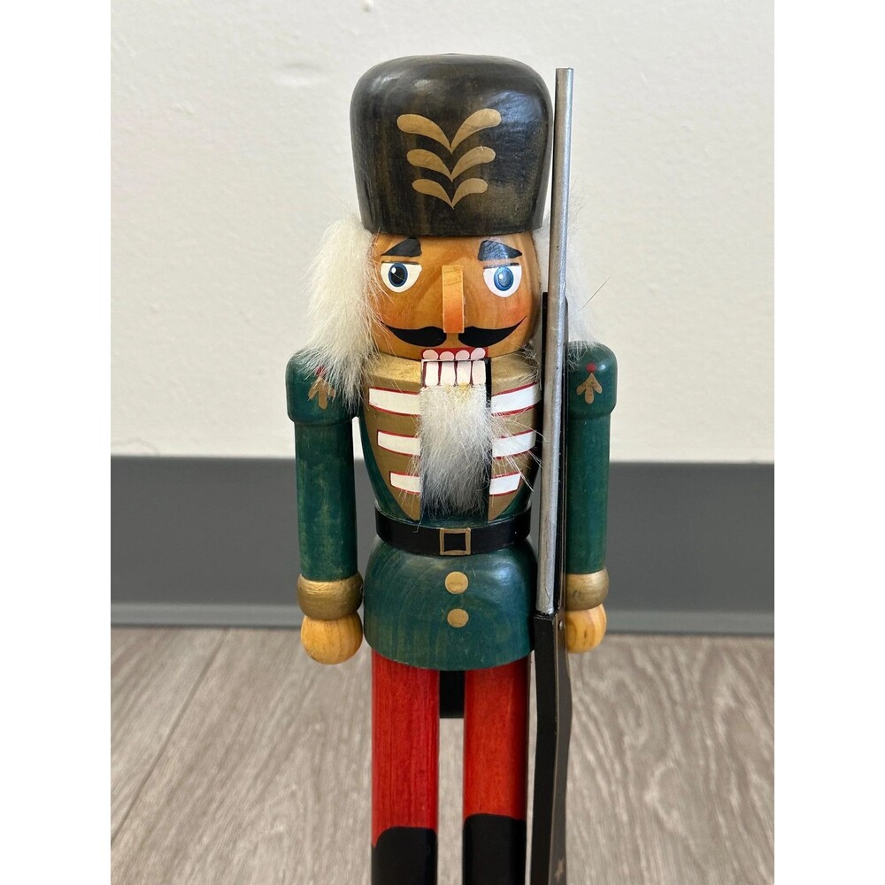Vintage Wooden Nutcracker Soldier: Hand-Painted Christmas Decor